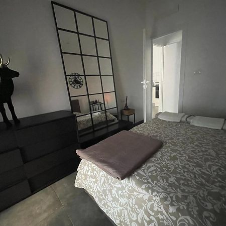 Decoluxe !Apartamento Con 1 Camera Da Letto , In Zona San Paolo , Via Martiniana Turin Bagian luar foto