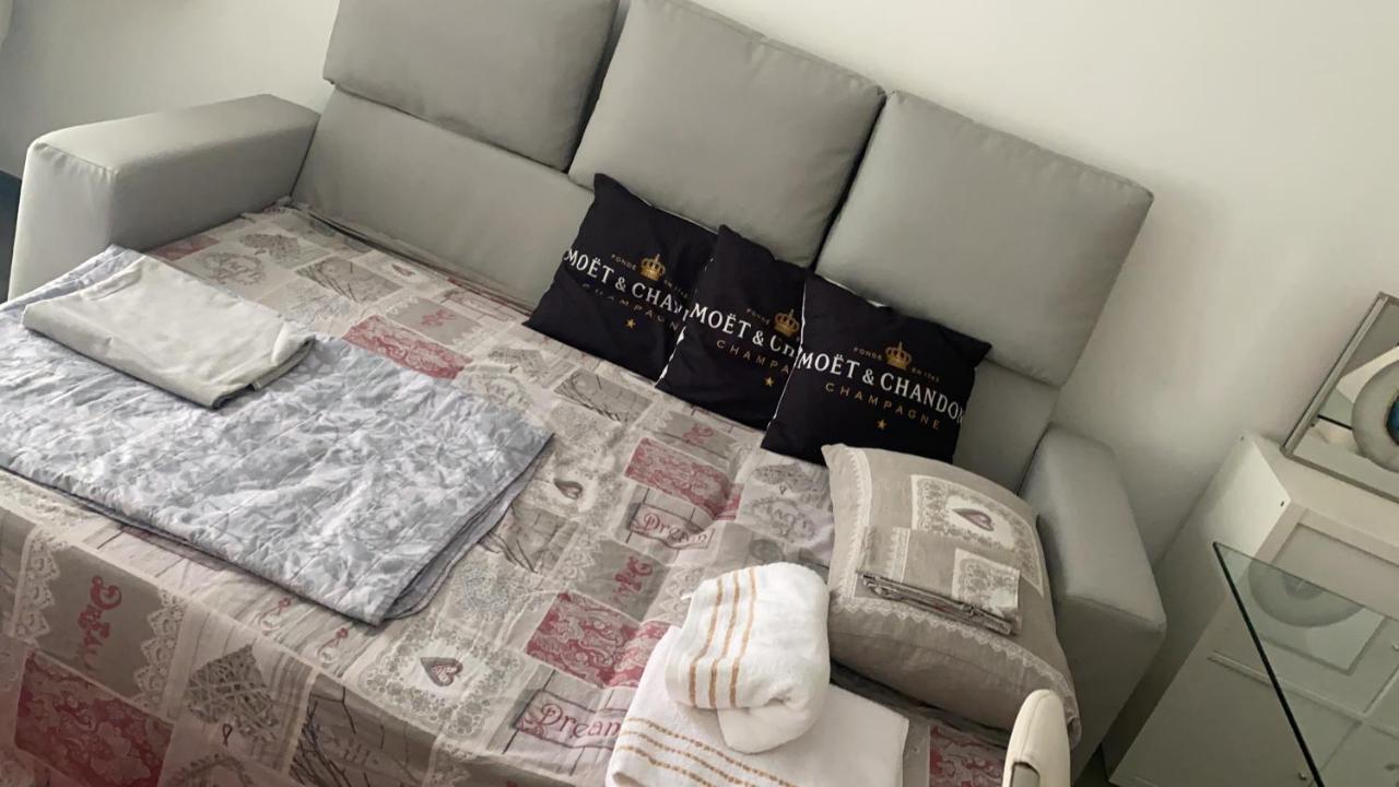 Decoluxe !Apartamento Con 1 Camera Da Letto , In Zona San Paolo , Via Martiniana Turin Bagian luar foto
