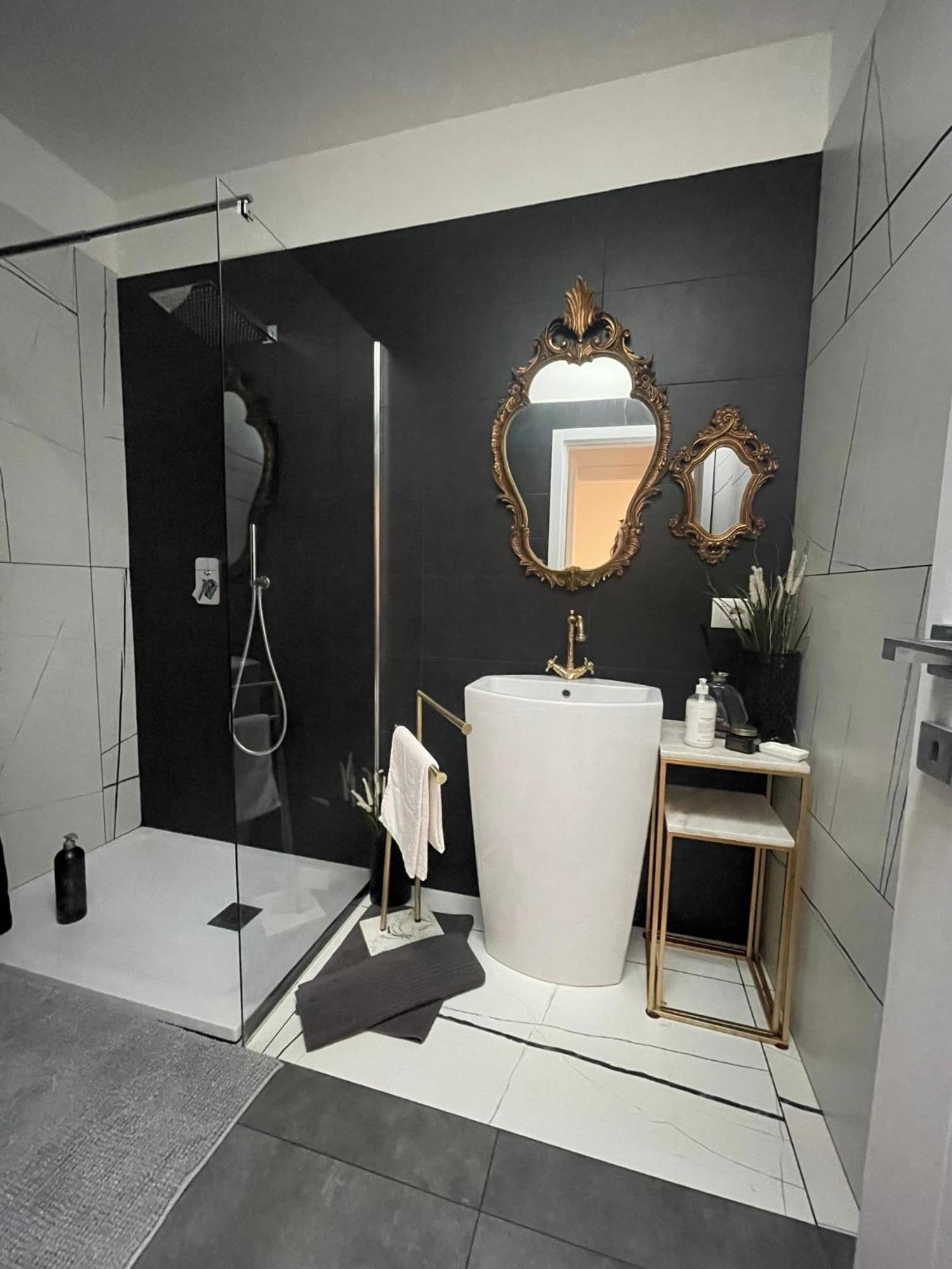 Decoluxe !Apartamento Con 1 Camera Da Letto , In Zona San Paolo , Via Martiniana Turin Bagian luar foto