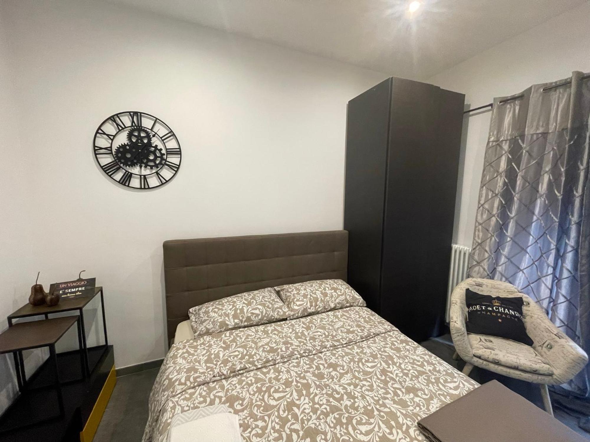 Decoluxe !Apartamento Con 1 Camera Da Letto , In Zona San Paolo , Via Martiniana Turin Bagian luar foto