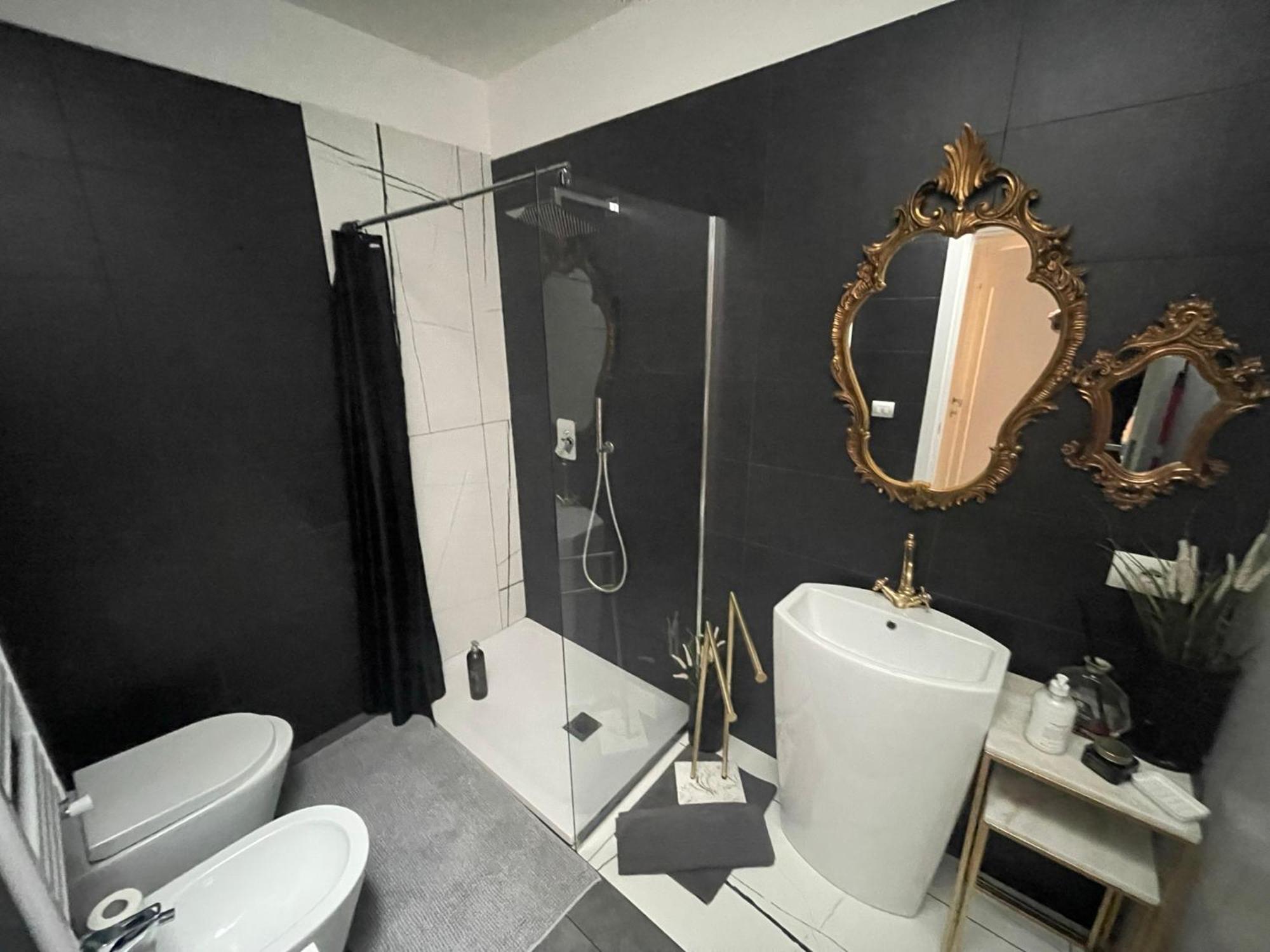 Decoluxe !Apartamento Con 1 Camera Da Letto , In Zona San Paolo , Via Martiniana Turin Bagian luar foto