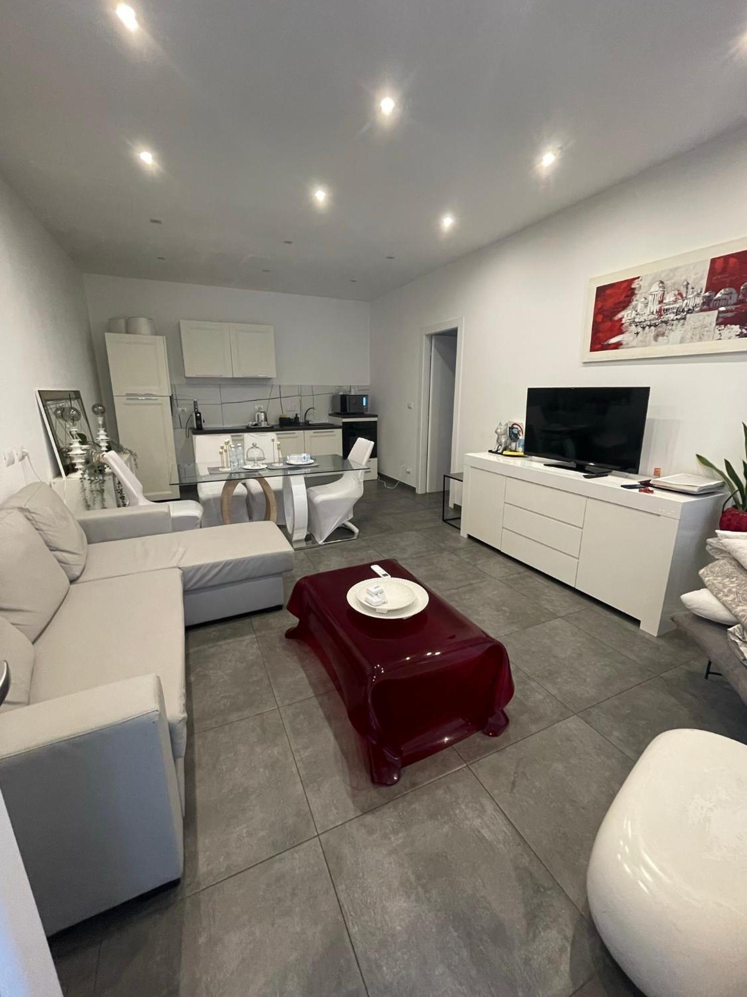 Decoluxe !Apartamento Con 1 Camera Da Letto , In Zona San Paolo , Via Martiniana Turin Bagian luar foto