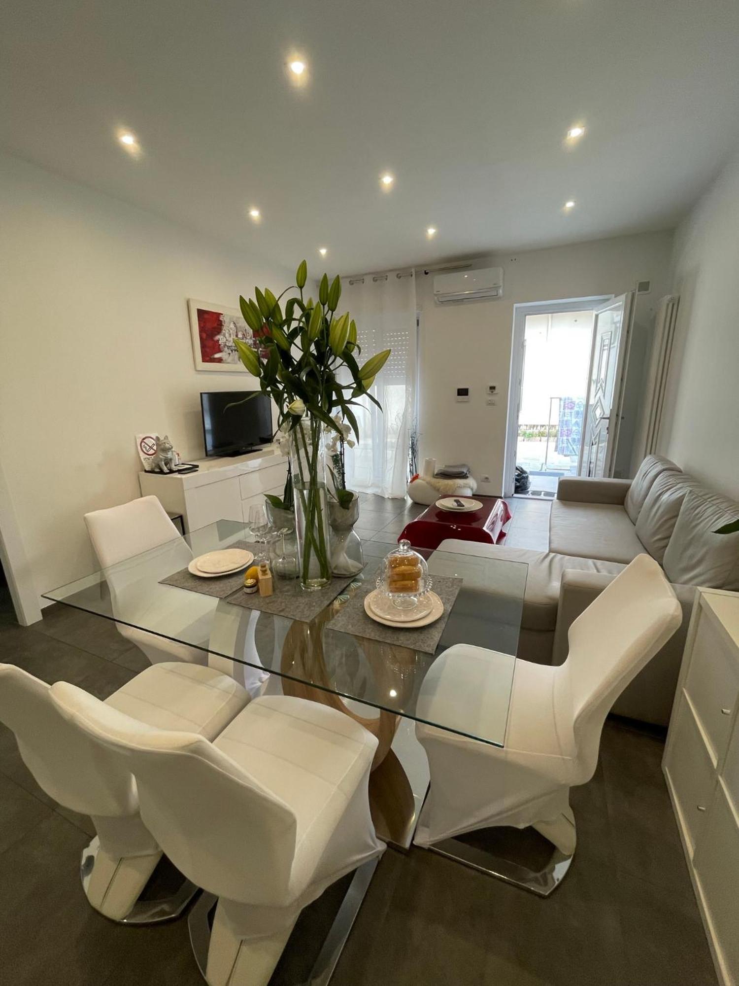 Decoluxe !Apartamento Con 1 Camera Da Letto , In Zona San Paolo , Via Martiniana Turin Bagian luar foto